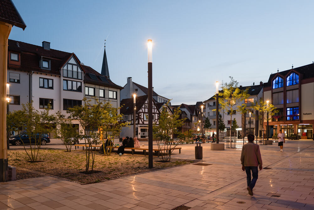 Stadtplatz am Abend